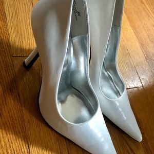 Chinese Laundry pumps